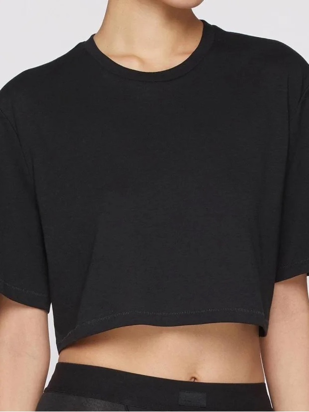 SKIMS Brand New cropped tshirt. Black/onyx. Size M.